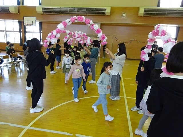 写真:1年生を迎える会の様子1