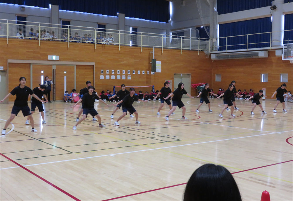 写真：部活動紹介(女子陸上部)