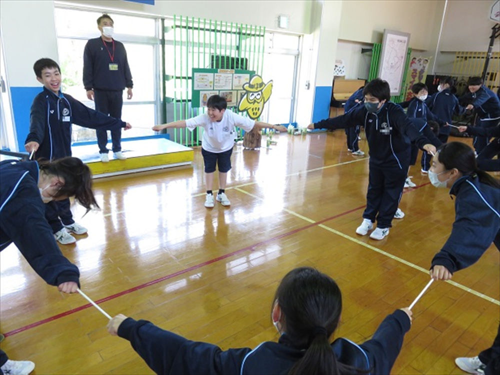 写真:1年宿泊学習2日目プロジェクトアドベンチャー	