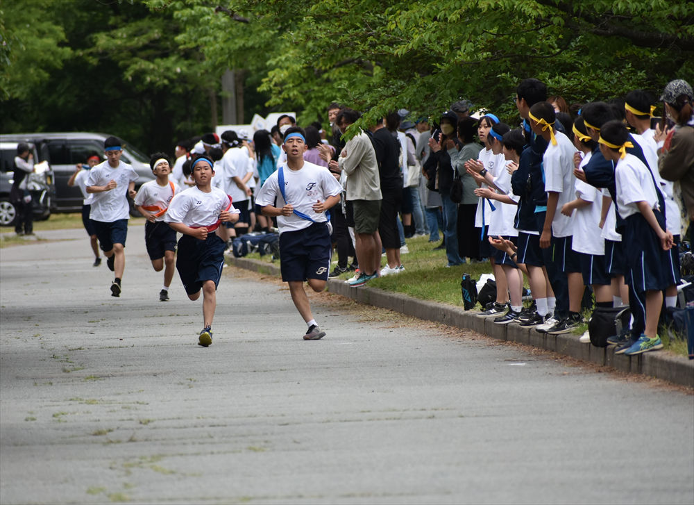 写真:学級対抗駅伝	