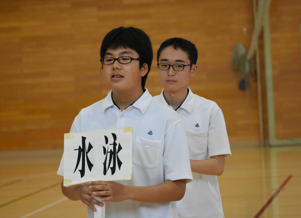 写真:入場行進(水泳)