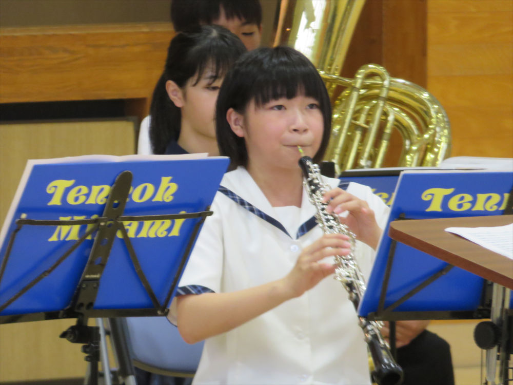 写真:演奏する吹奏楽部3
