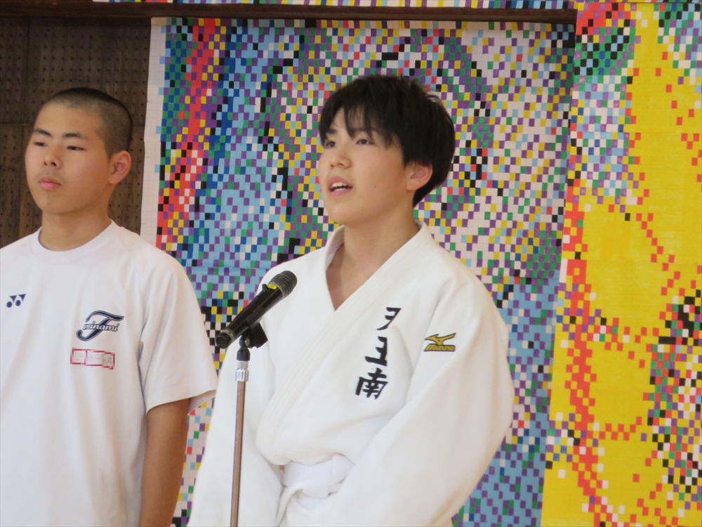 写真:抱負を話す柔道部	