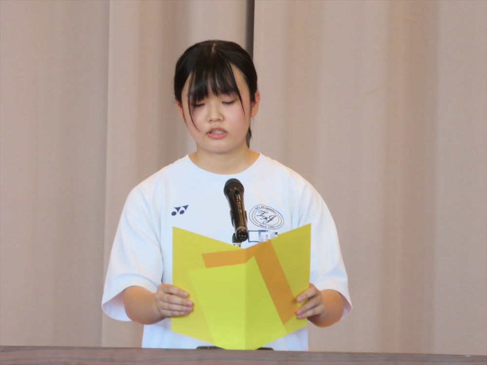 写真:2年代表生徒の発表	