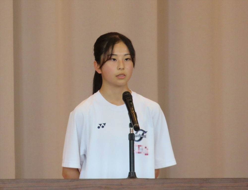 写真:3年代表生徒の発表