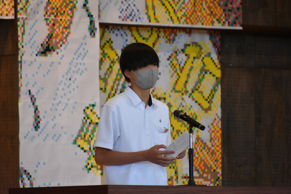 写真:3年代表生徒の発表