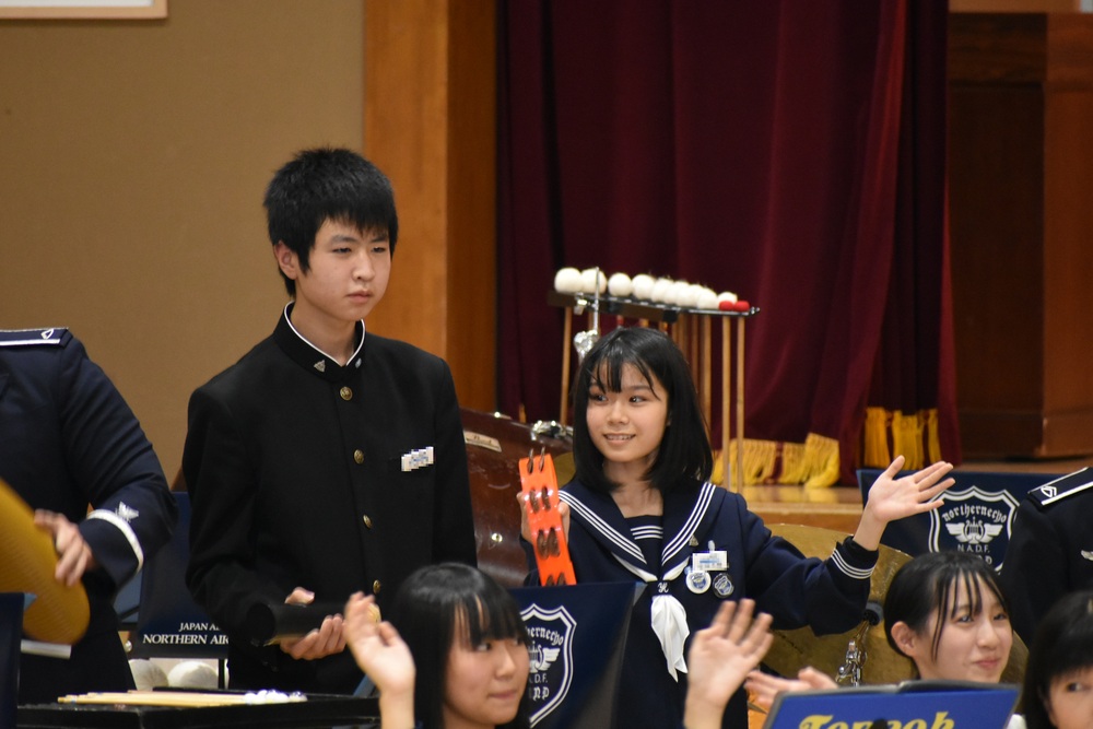 写真:吹奏楽部との合同演奏	