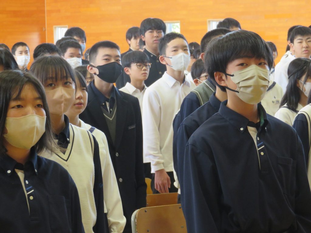 写真:1年生代表生徒の発表
