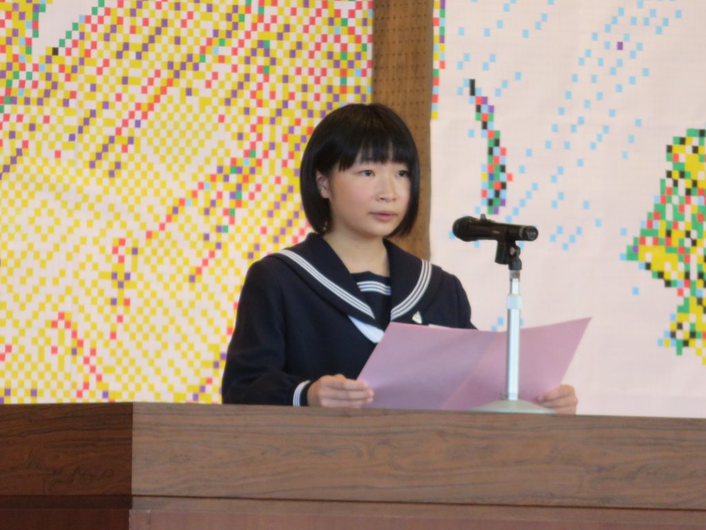 写真:3年生代表生徒の発表