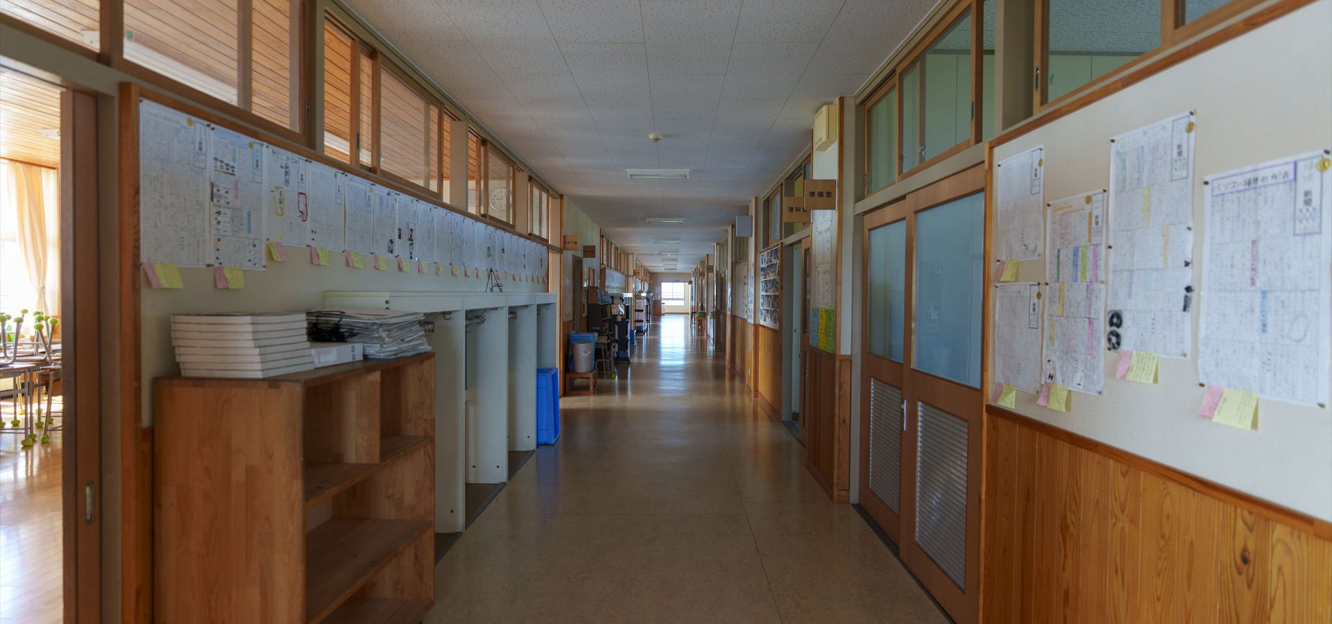 写真：追分小学校の廊下