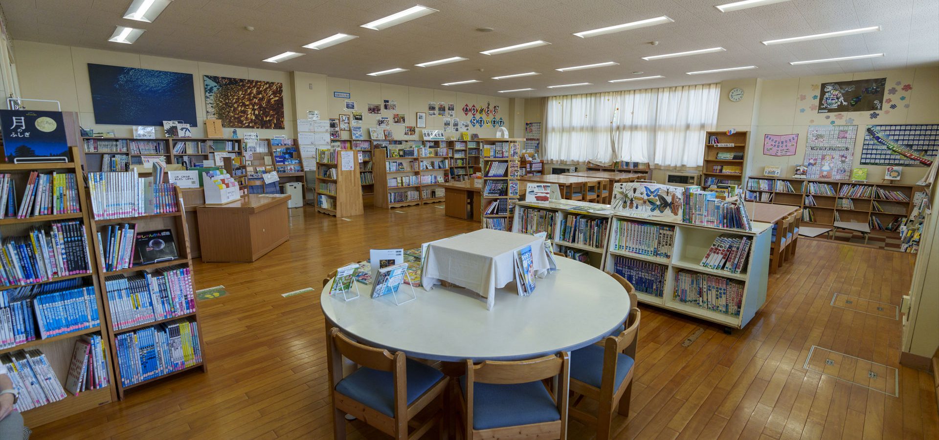 写真：大豊小学校の図書室