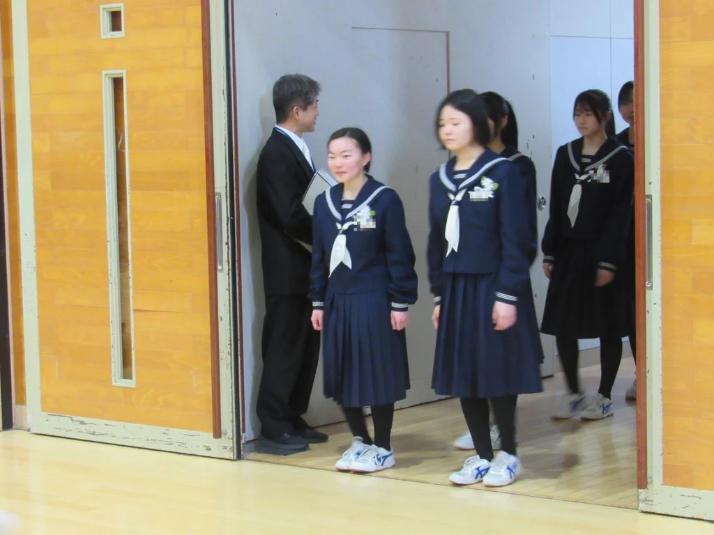 卒業式（令和7年3月7日） ｜ 天王南中学校