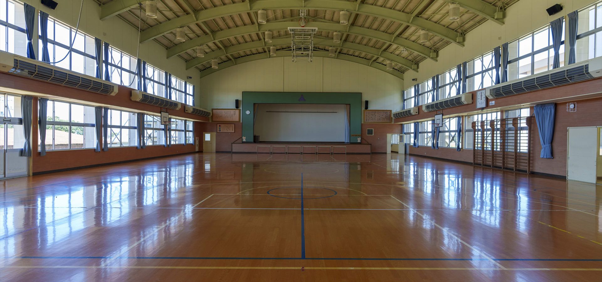 写真：天王小学校の体育館